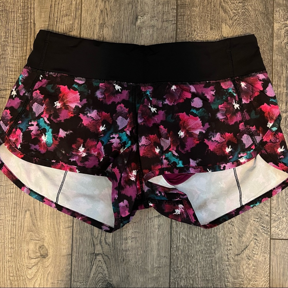 lululemon Speed Shorts • Size 4 • EUC